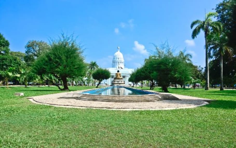 Viharamahadevi Park_3